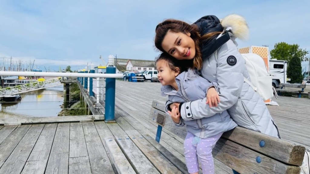 張嘉兒經常分享與女兒的生活照。